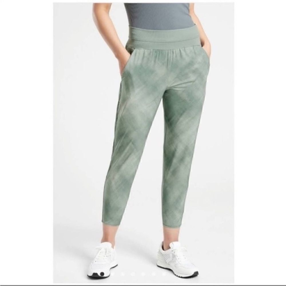 Athleta Nolita Slim Tapered Printed Crop Pant Size 4 Green